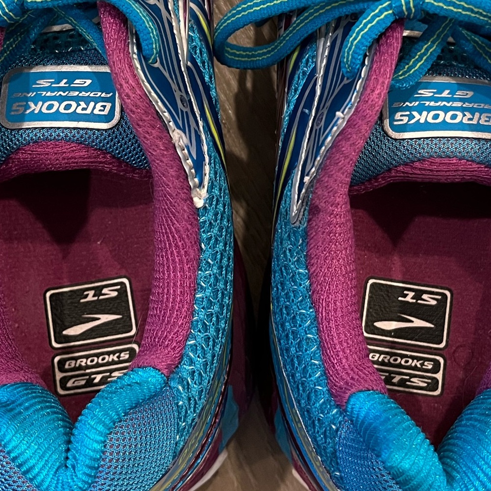 Brooks Blue and Pink Adrenaline GTS Athletic Running Shoes 9 - Picture 14 of 16